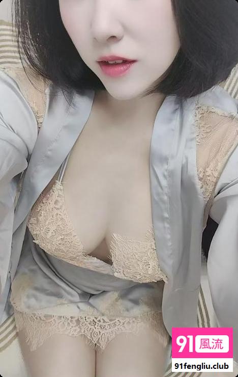 气质大胸妹子